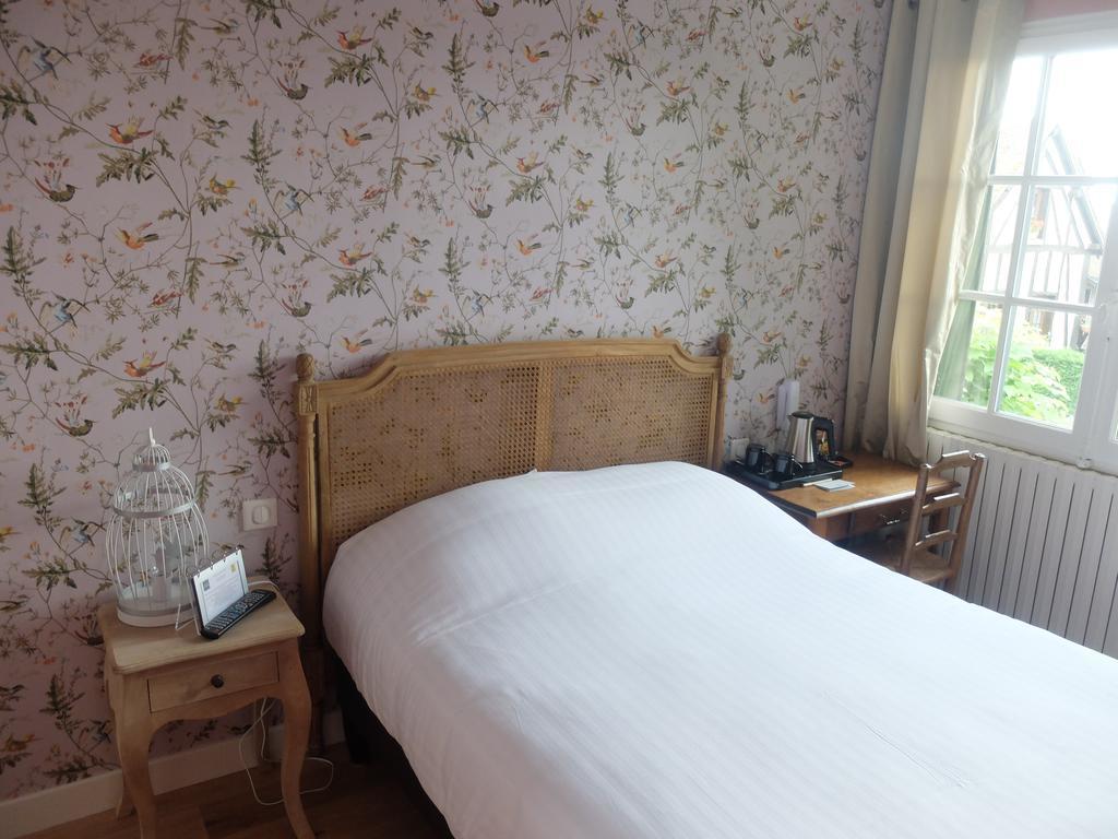 Auberge Du Grand Dauphin Dhuizon Bilik gambar