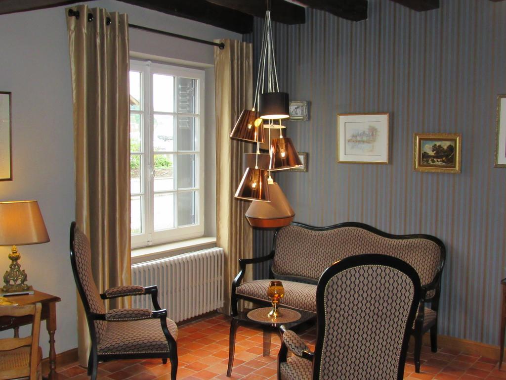Auberge Du Grand Dauphin Dhuizon Luaran gambar