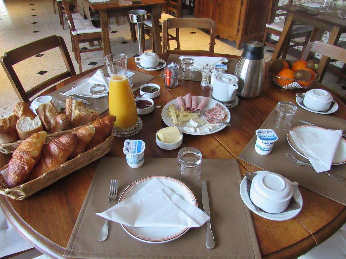 Auberge Du Grand Dauphin Dhuizon Luaran gambar