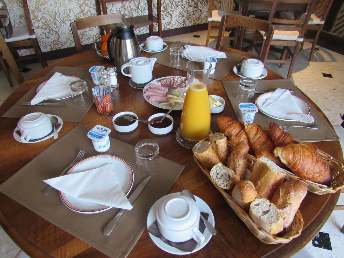 Auberge Du Grand Dauphin Dhuizon Luaran gambar