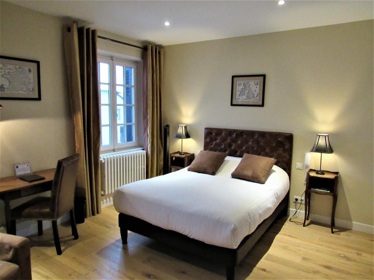 Auberge Du Grand Dauphin Dhuizon Luaran gambar