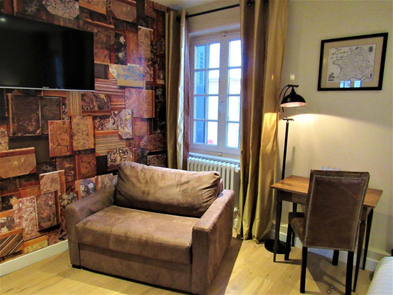 Auberge Du Grand Dauphin Dhuizon Luaran gambar