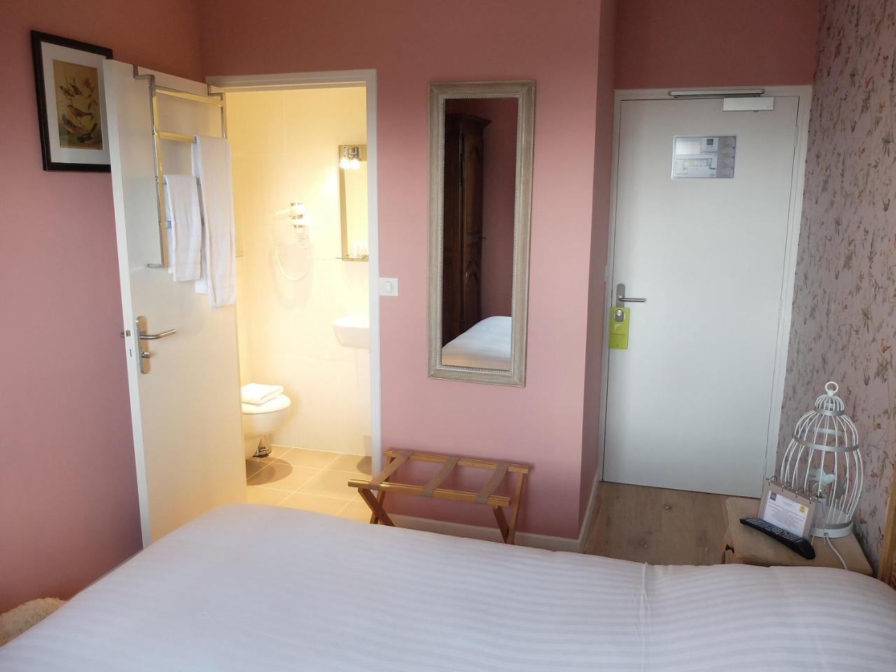 Auberge Du Grand Dauphin Dhuizon Luaran gambar
